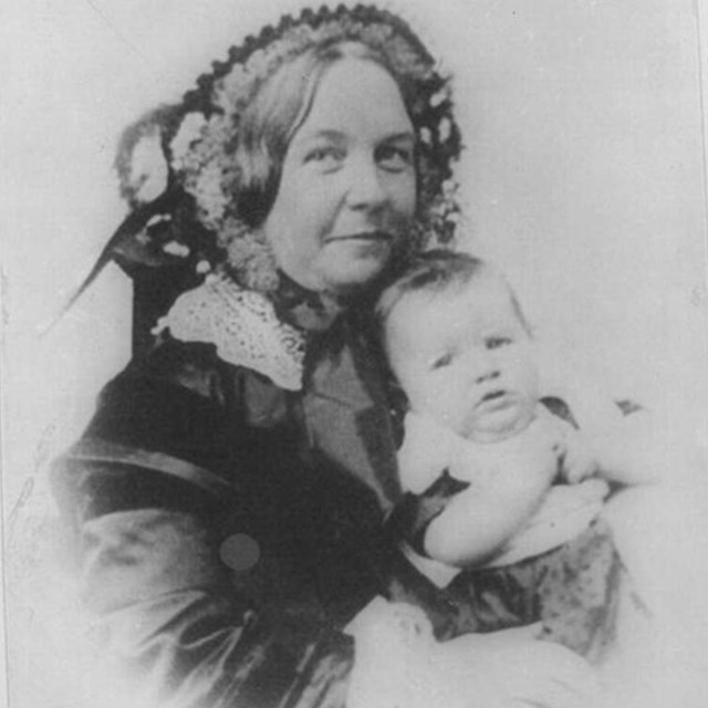 Black and white photo of ECS and her daughter