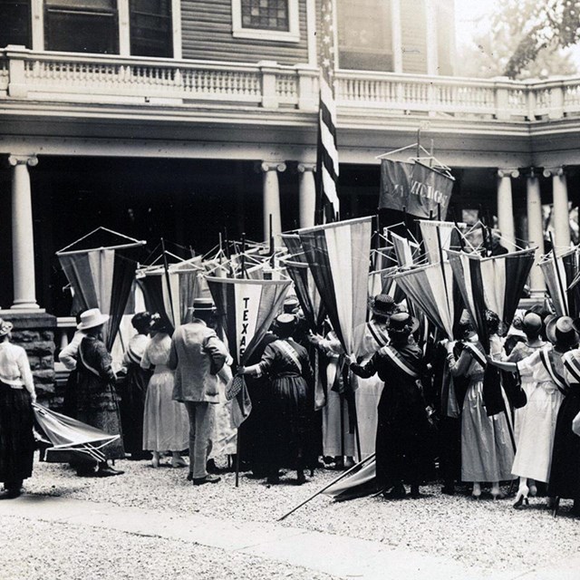 Woman suffrage meeting, Sen. Harding's Home, Ohio. Coll. Library of Congress