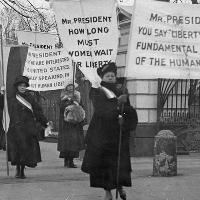 Women picketing outside the white house. National Woman's Party photo