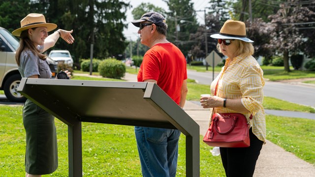 A ranger gives directions to a pair of visitors.