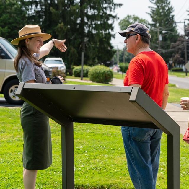 A ranger gives directions to a pair of visitors.