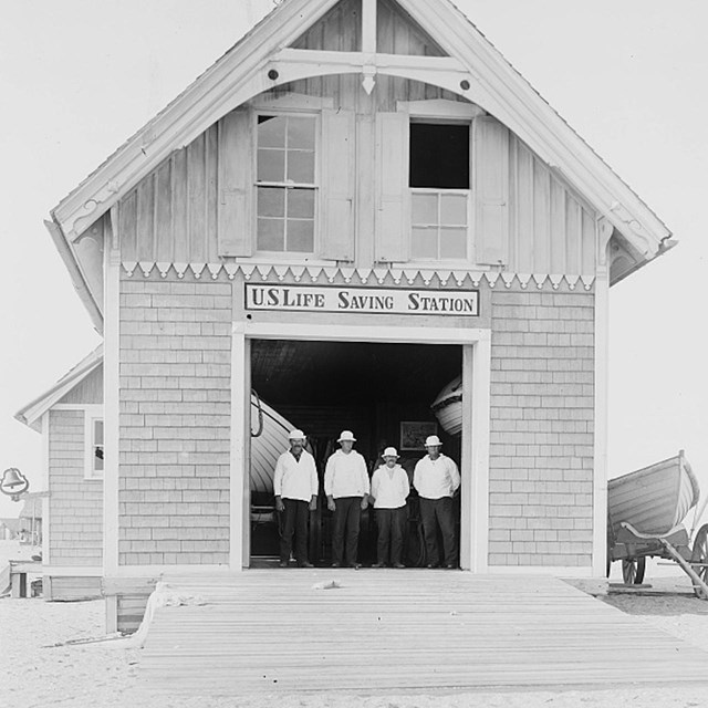 Kitty Hawk Lifesaving Station and members, 1902