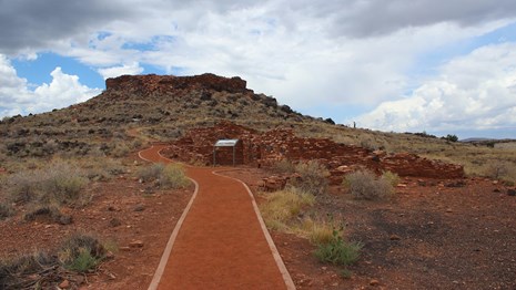 Citadel and Nalakihu Pueblo Trail