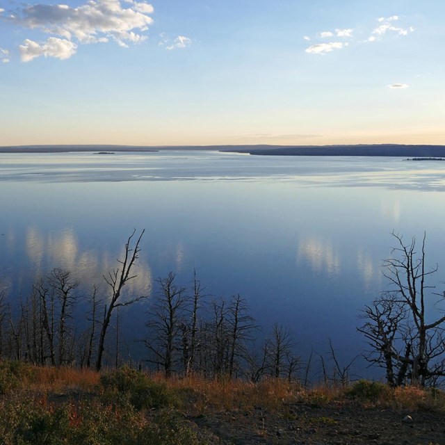 A large expansive lake surrounded by mountains