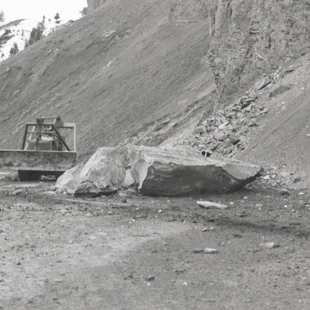 Rock slide clean up on Mammoth-Gardiner Road