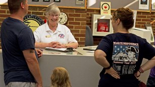 Volunteer working at the Yorktown Battlefield front desk