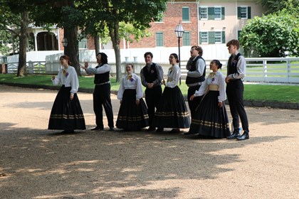 Troubadours singing outside of the Lincoln Home 