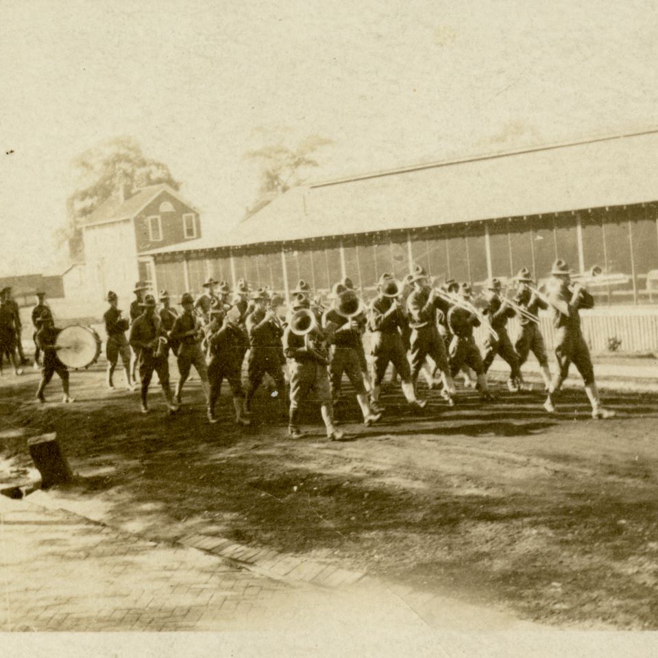 Marching in front of buildings that no longer exist, these army musicians play their tunes as they parade across the Fort’s grounds.