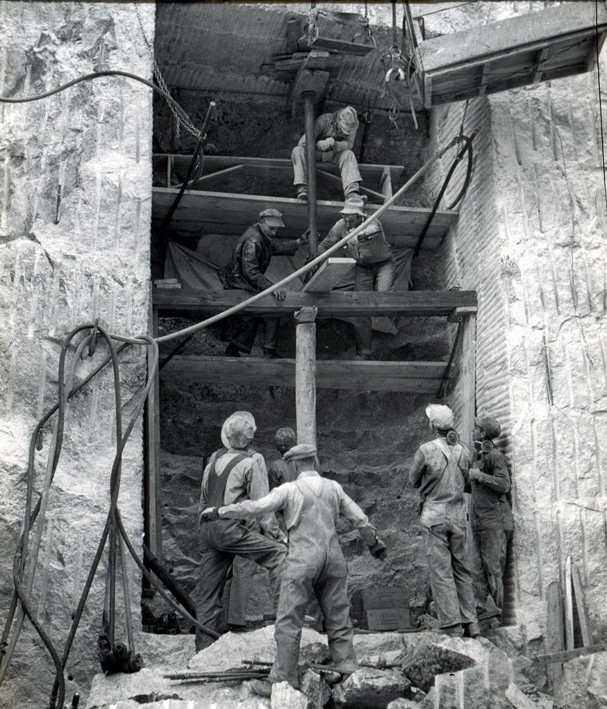 Black and white photo of workers creating the entrance to the Hall of Records.