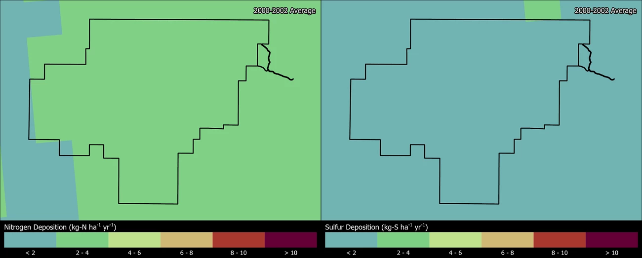 Two maps showing GUMO boundaries. The left map shows the spatial distribution of estimated total nitrogen deposition levels from 2000-2002. The right map shows the spatial distribution of estimated total sulfur deposition levels from 2000-2002.