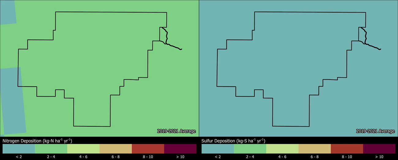 Two maps showing GUMO boundaries. The left map shows the spatial distribution of estimated total nitrogen deposition levels from 2000-2002. The right map shows the spatial distribution of estimated total sulfur deposition levels from 2000-2002.