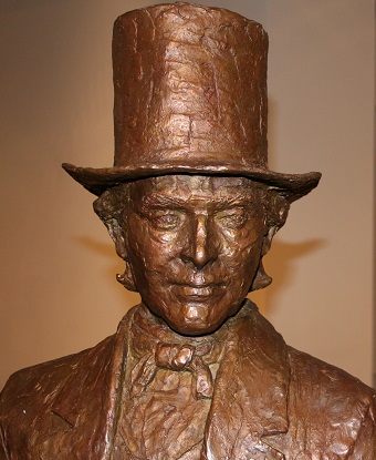 Bronze statue of Thomas M'Clintock.