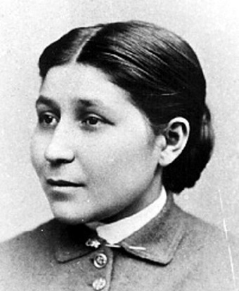 Black and white portrait of Susan La Flesche Picotte