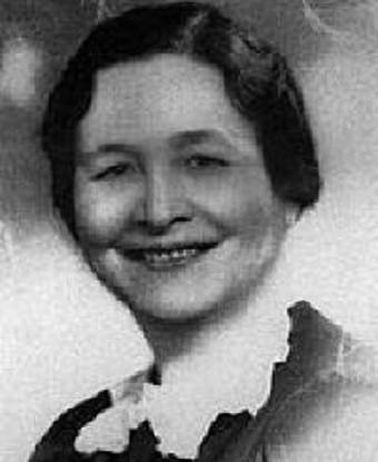 Portrait of a smiling woman