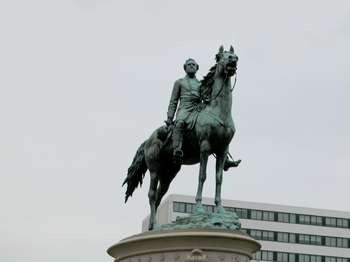 Bronze statue of General Thomas on horseback.