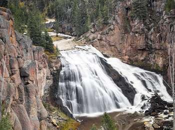 Water cascades over rocks