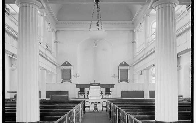 Black and white photo of the inside of First Baptist Church in Charleston