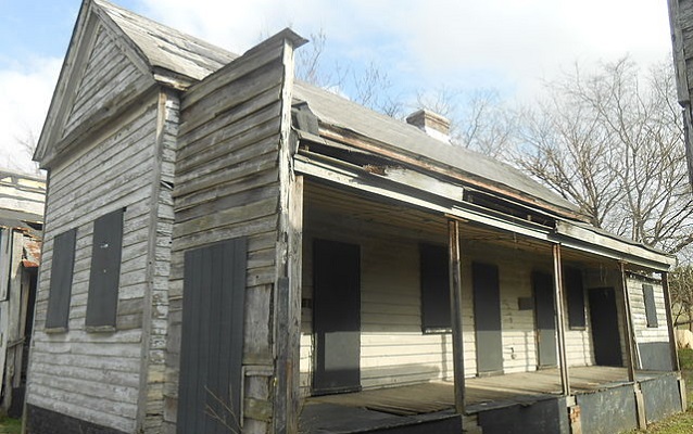 Photo of cottage.