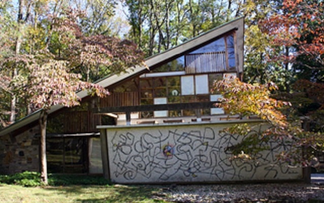 Exterior of the George Nakashima Woodworker Complex with slanted roof. 