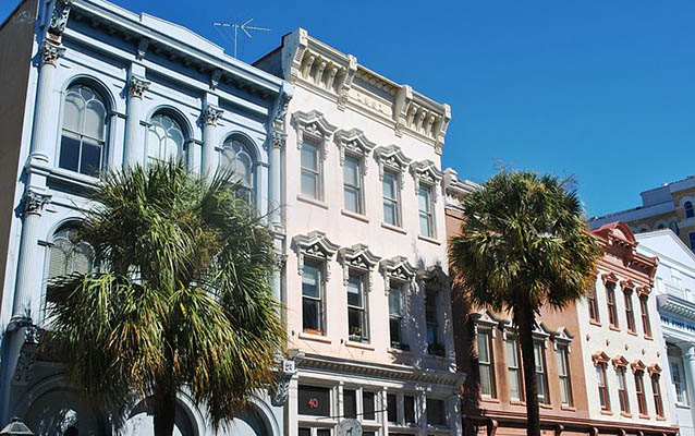 Exterior of several buildings along a street. Photo by Elisa.Rolle CC BY-SA-4.0