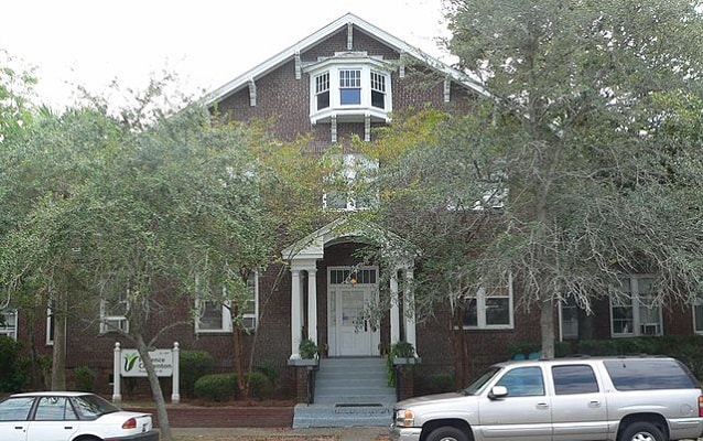 Front of Florence Crittenton home, photo by Ammodramus, CC0. 