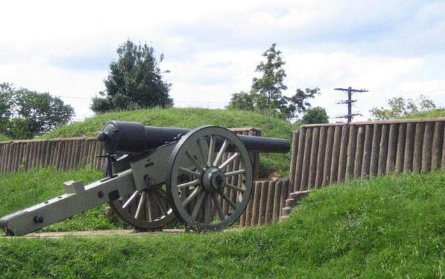 Contemporary photo of a cannon and embrasure at Fort Stevens