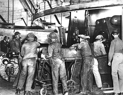 Soldiers load Townsley No. 1 big gun Soldiers load Townsley No. 1 big gun