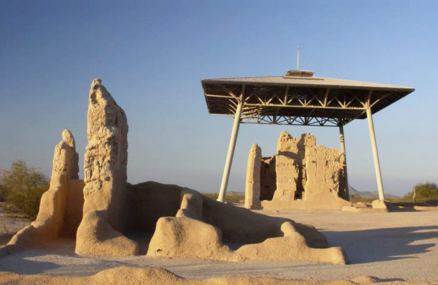 Hohokam ruins, including the covered Great House