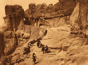 Entrance to Acoma Pueblo in 1904. 