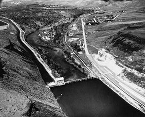 Black and white photo of Bosie Diversion Dam splitting the Boise River in two