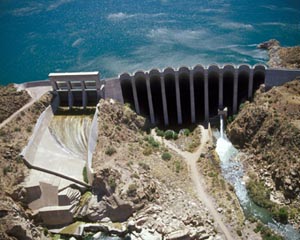 A photo of Bartlett Dam which has 10 arches and 9 buttresses 