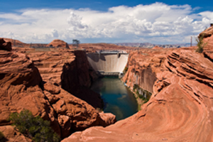Photo of Glen Canyon Dam surrounded by big red canyons 