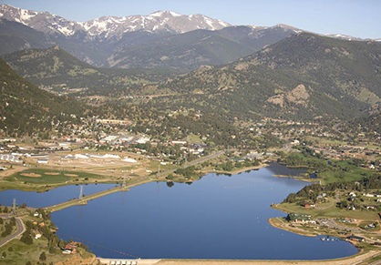 Landscape view of Lake Estes. The lake is surrounded by mountains  