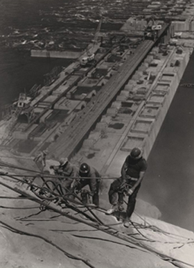 Black and white photo of workers drilling holes at Grand Coulee Dam 
