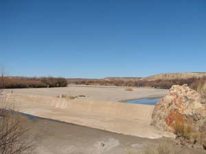 Photo of Leasburg Diversion Dam in a desert 