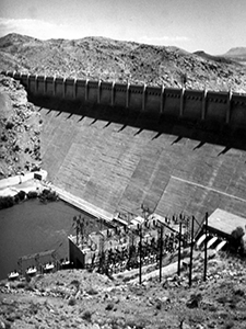 Black and white photo of Elephant Butte Power plant 