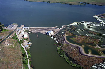 Sky view of Minidoka Dam and Minidoka Powerplant surrounded by water 