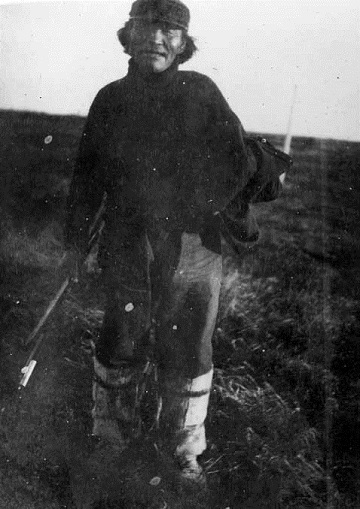 man holding a harpoon around 1915