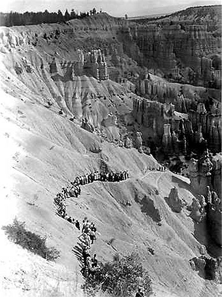 Naturalist leads hike in at Bryce Canyon NPS Naturalist leads hike in at Bryce Canyon NPS