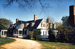 Appomattox Manor and the old kitchen (on the right)