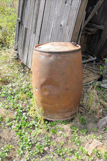 50-gallon drum used on Neversweat Prospect (NPS Cultural Landscapes Program Alaska, 2009) 50-gallon drum used on Neversweat Prospect (NPS Cultural Landscapes Program Alaska, 2009)