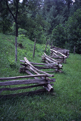 Contemporary wormrail fence (Slaven/Litton Farmstead: Cultural Landscapes Inventory, NPS, 1998) Contemporary wormrail fence (Slaven/Litton Farmstead: Cultural Landscapes Inventory, NPS, 1998)