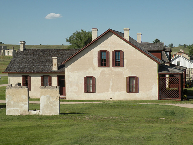 Officer's quarters, 2010 (R. Skeirik, NPS) Officer's quarters, 2010 (R. Skeirik, NPS)