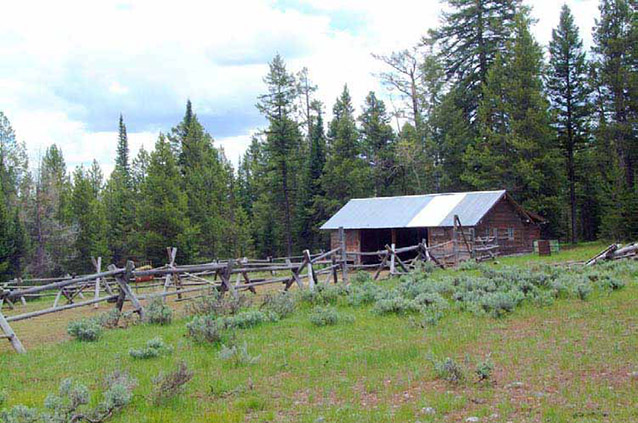 Barn and corral at Sky Ranch, 2005 (NPS) Barn and corral at Sky Ranch, 2005 (NPS)