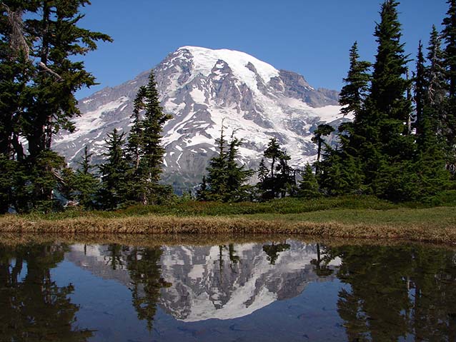 Mount Rainier on a sunny day 