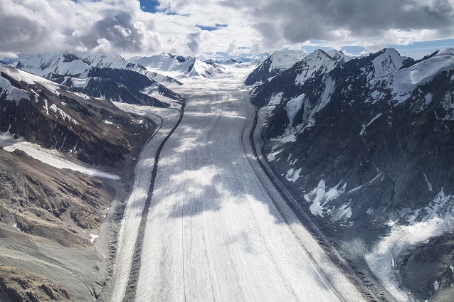 The Fraser Glacier (Glacier Bay National Park, Alaska) is a valley glacier confined by mountains