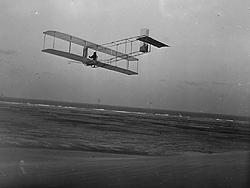 Wright 1911 powered machine but lacking its motor Wright 1911 powered machine but lacking its motor