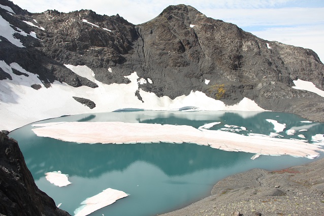 Turquoise tarn in Olympic National Park (WA)