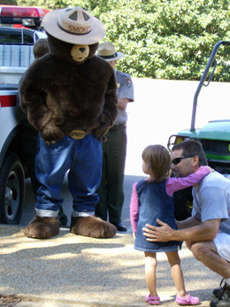 Smokey on a visit to Natchez Trace Parkway meets little girl. Smokey on a visit to Natchez Trace Parkway meets little girl.