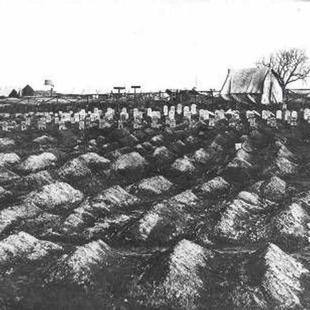 Photo of soldiers' graves near the City Point General Hospital Photo of soldiers' graves near the City Point General Hospital